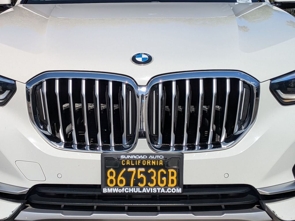 Used 2019 White BMW xDrive40i image 38
