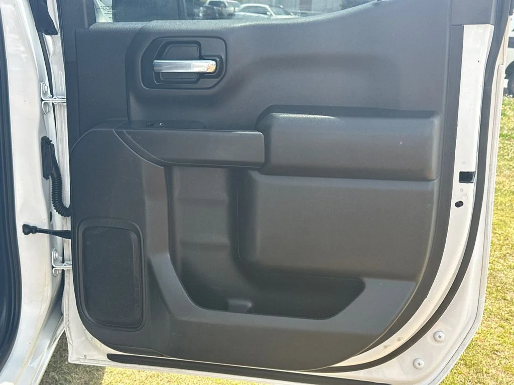 Used 2021 White Chevrolet Custom image 16