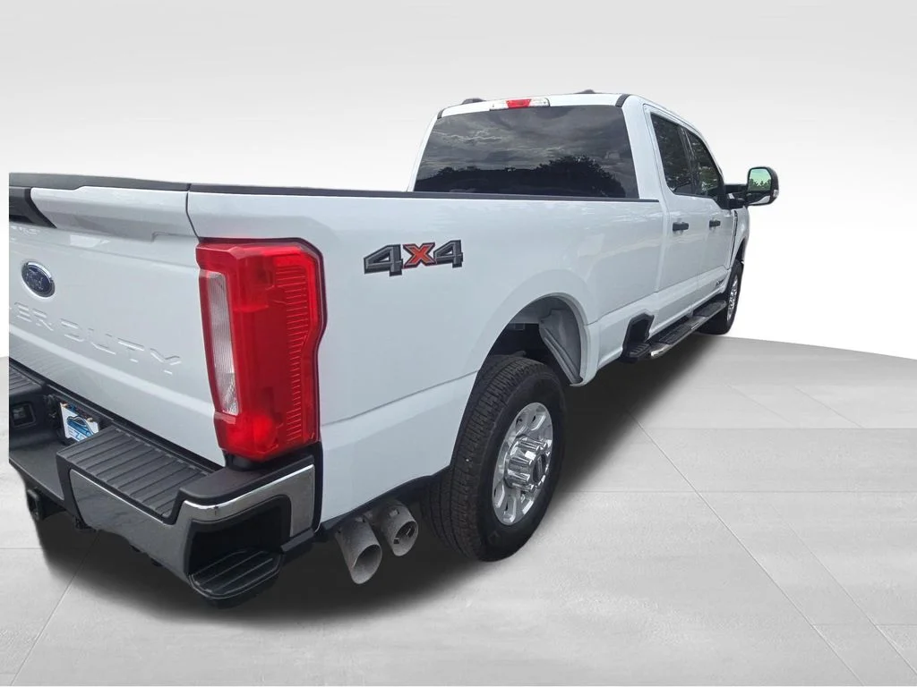 Used 2023 White Ford XLT image 11