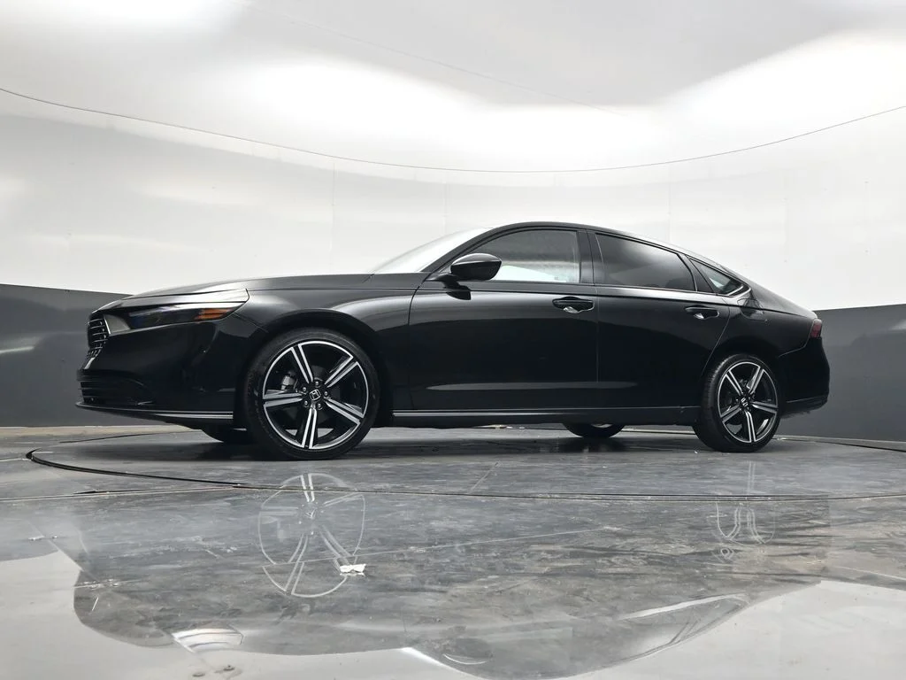 Used 2026 Crystal Black Pearl Honda SE image 30