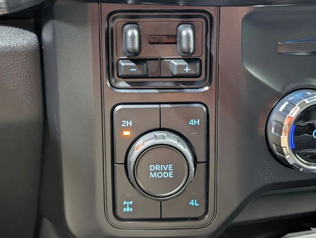 New 2026 Glacier Gray Metallic Tri-Coat Ford F-250® Lariat® image 8