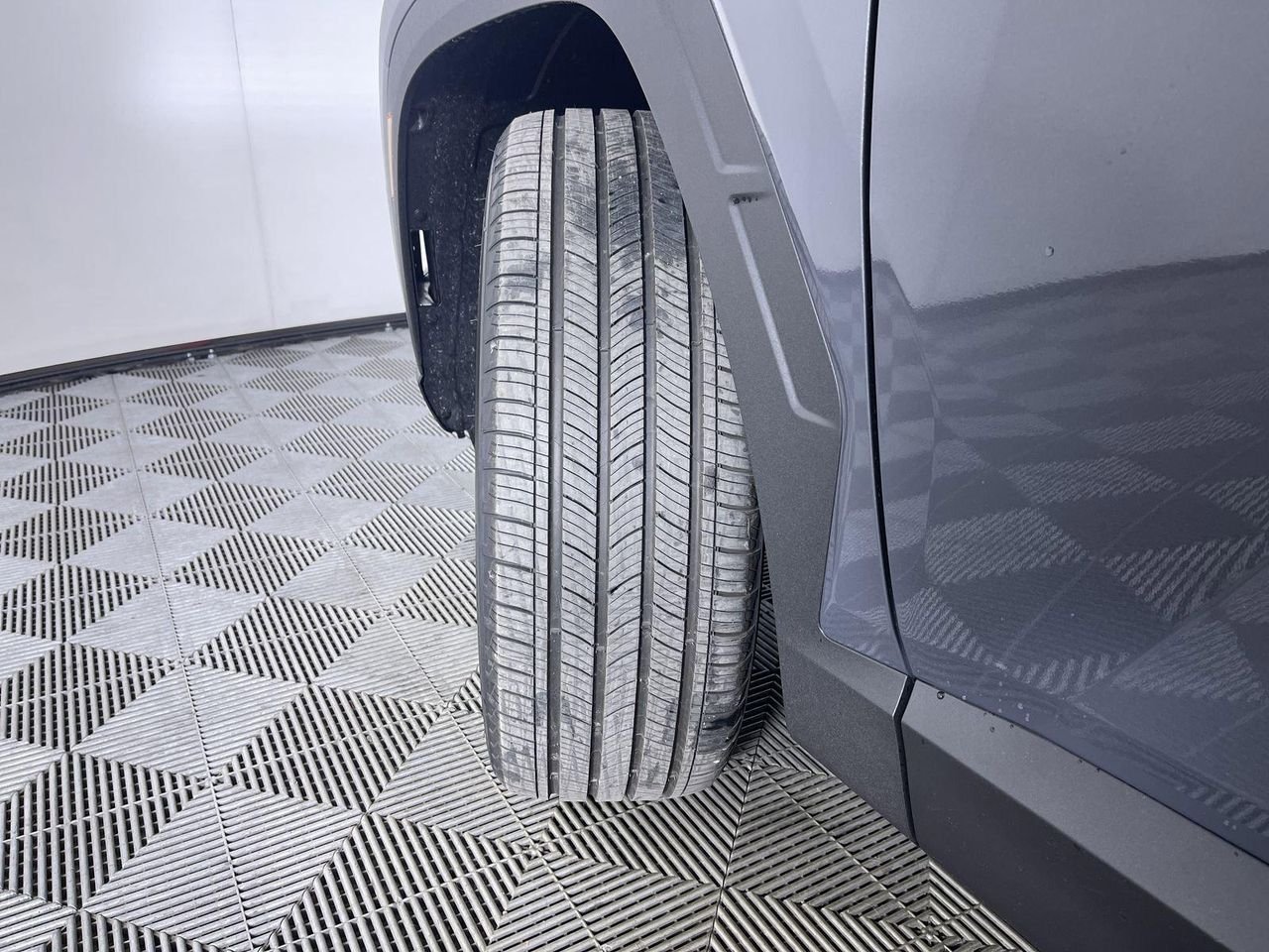 New 2026 Ecotronic Gray Hyundai Limited image 10