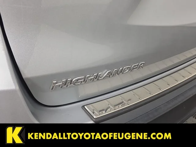 Used 2019 Silver Toyota XLE image 11