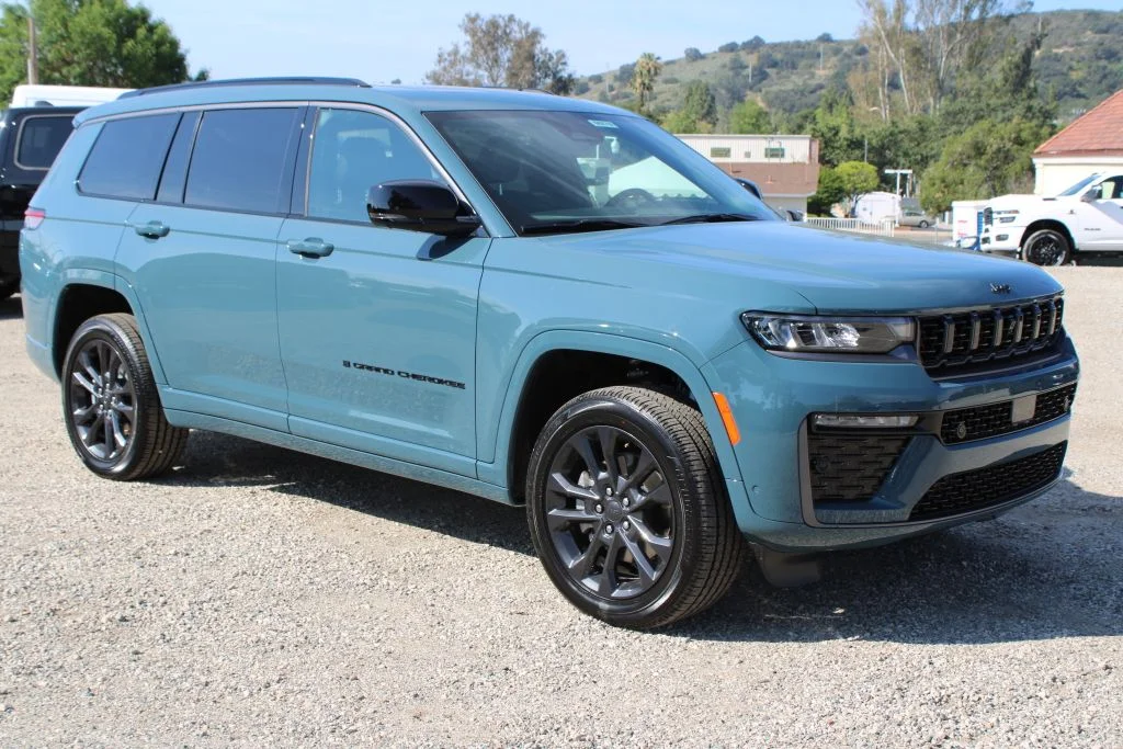 New 2026 Steel Blue Exterior Paint Jeep Limited Reserve image 3