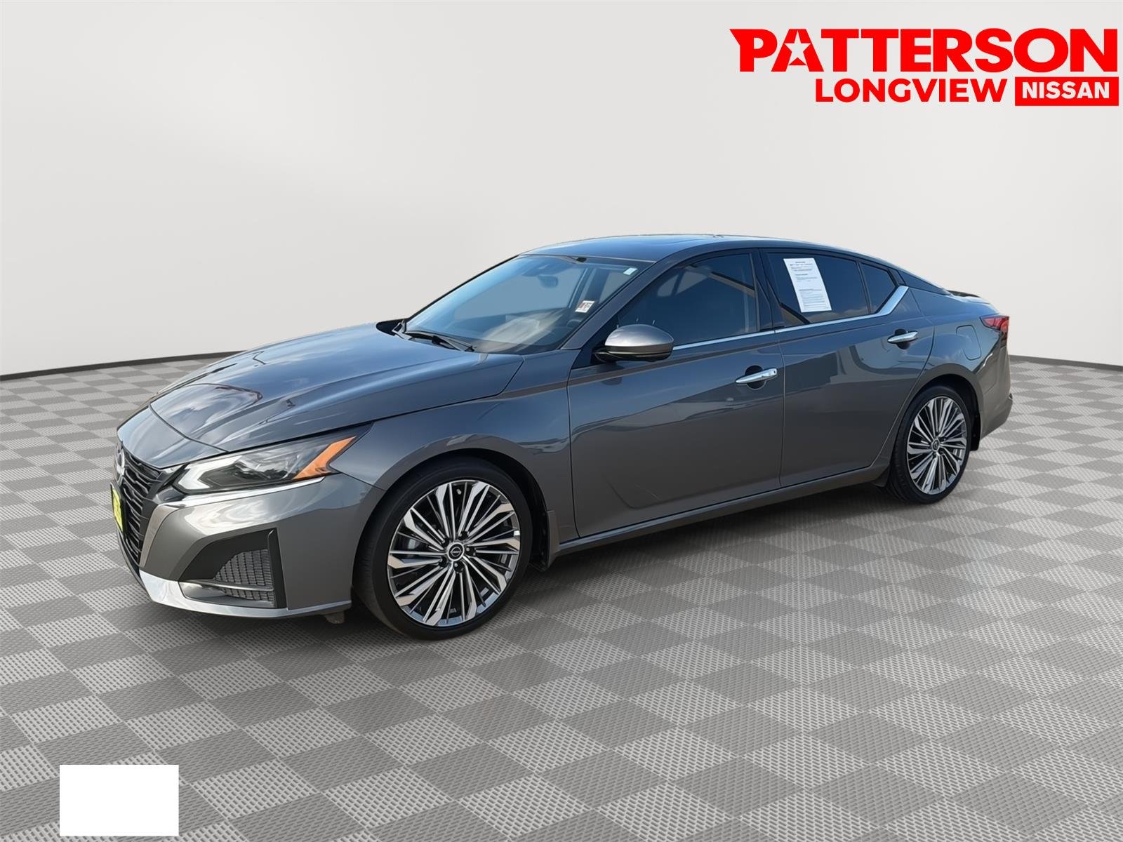 Used 2025 Gun Metallic Nissan SL image 4