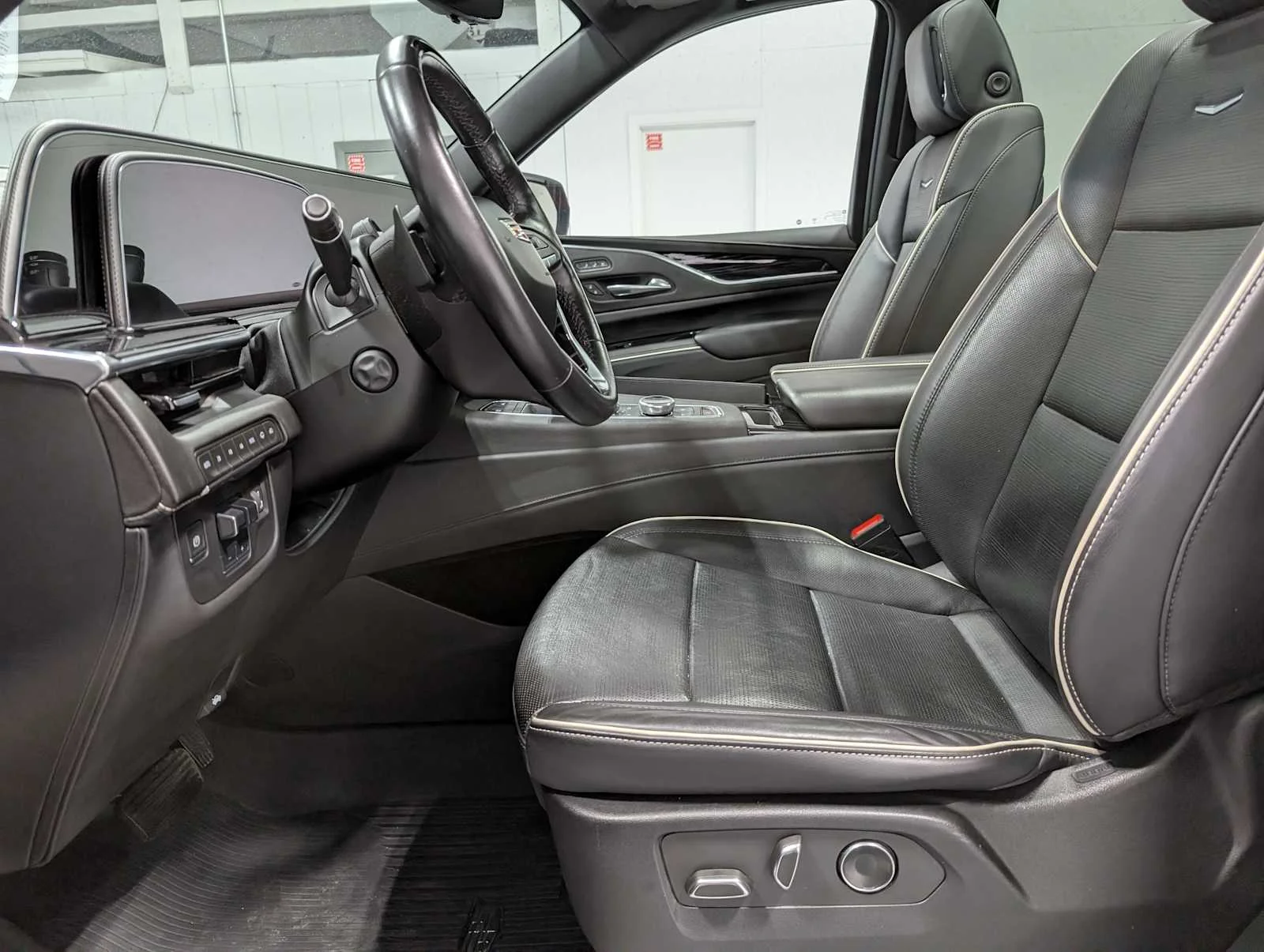 Used 2021 Infrared Tintcoat Cadillac Sport image 4