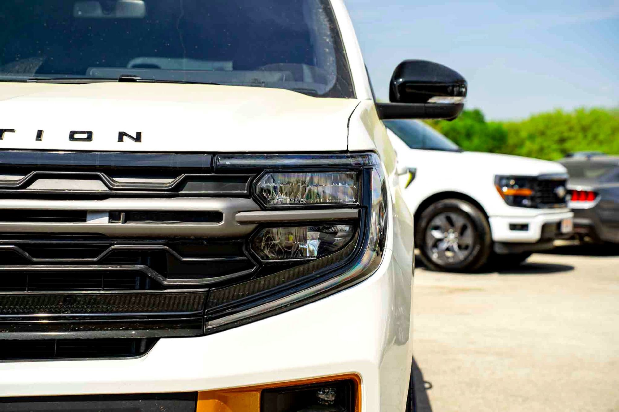 New 2025 Star White Metallic Tri-Coat Ford Tremor image 8