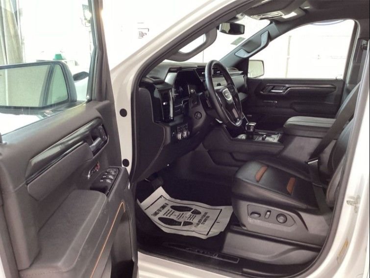 Used 2026 White GMC AT4 image 6