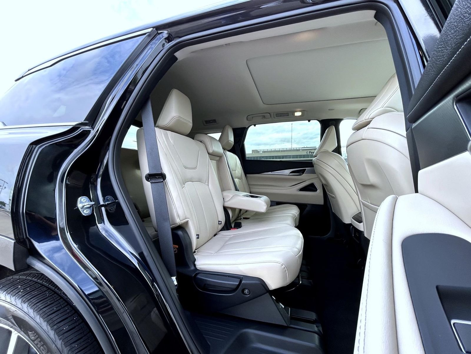 Used 2025 Black INFINITI LUXE image 18