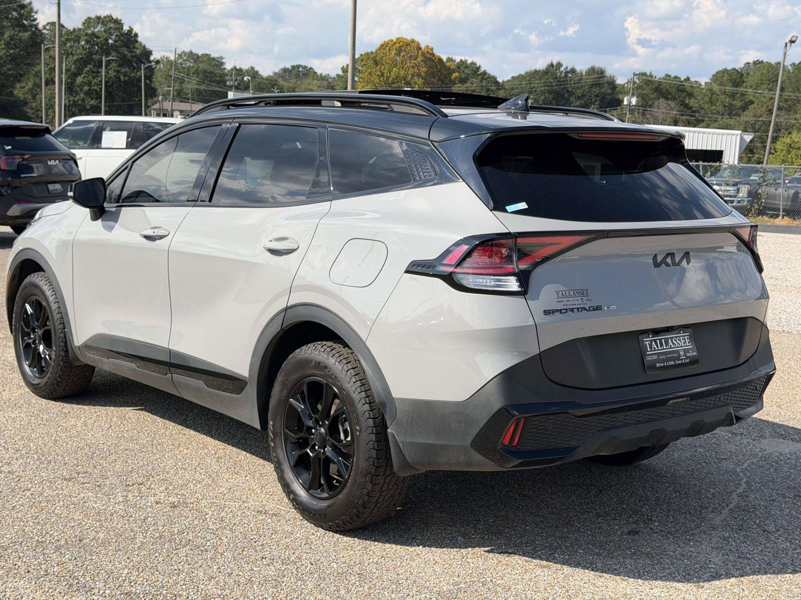 Used 2025 Wolf Gray/Ebony Black Roof Kia X-Pro image 4