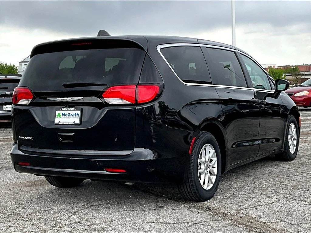 Used 2023 Black Chrysler LX image 8