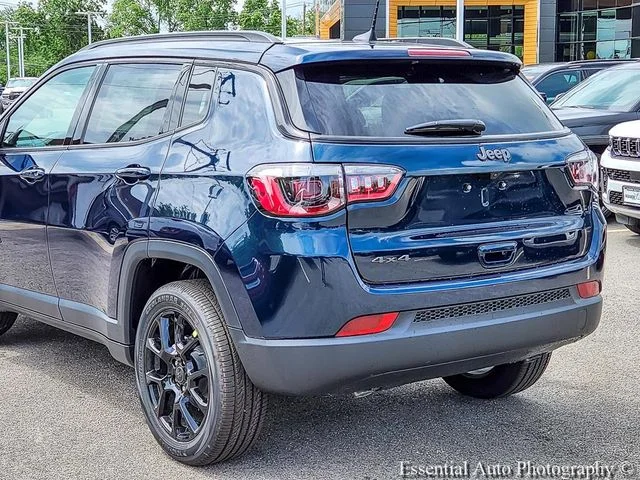 New 2026 Fathom Blue Pearl-Coat Exterior Paint Jeep Latitude image 6