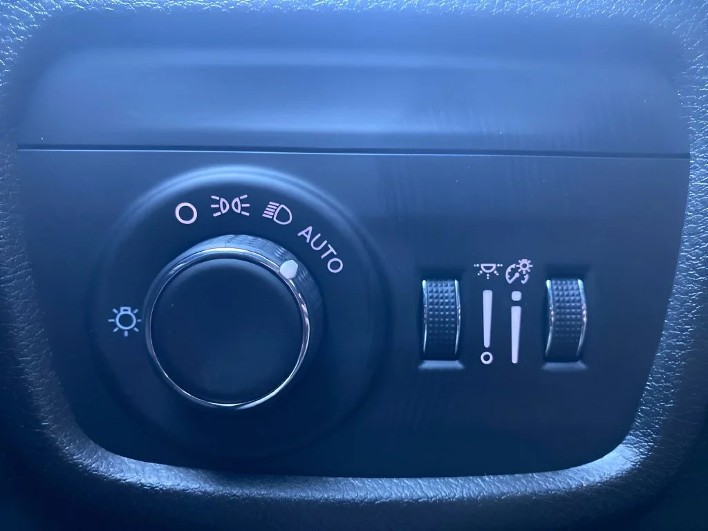 Used 2023 Red Jeep Altitude image 18
