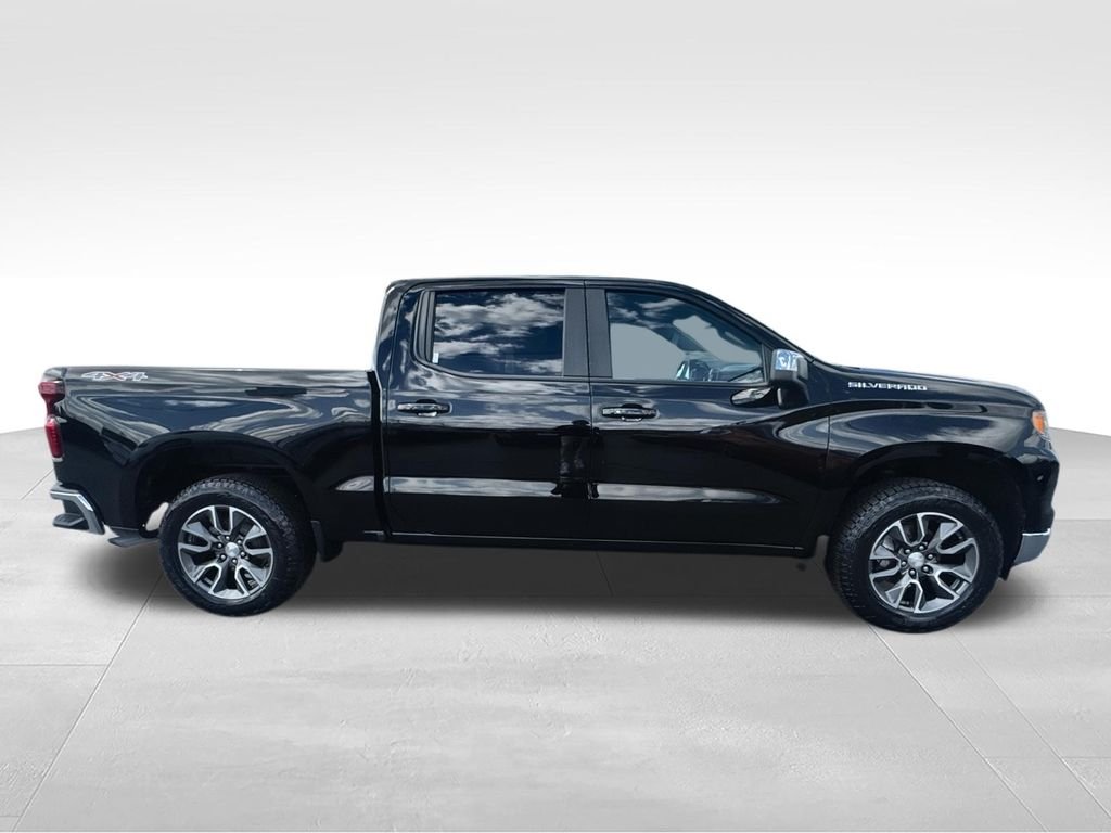 Used 2023 Black Chevrolet LT image 9