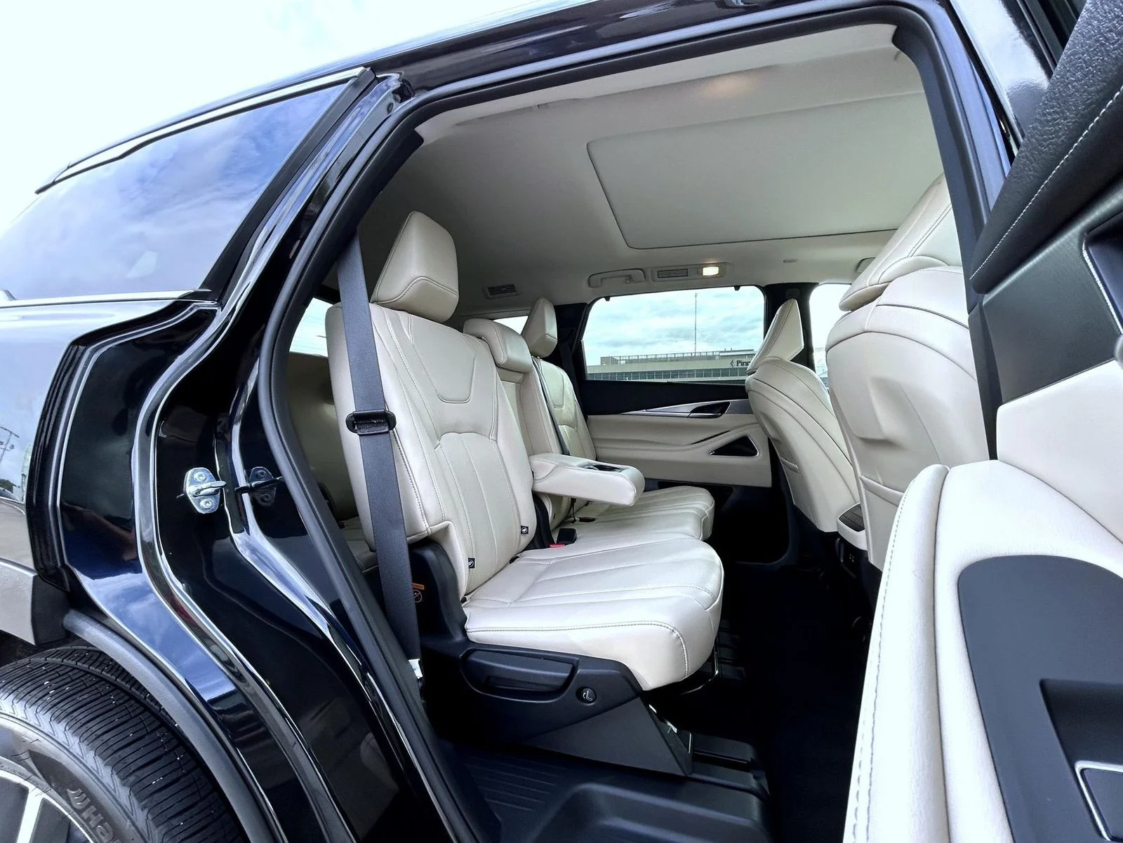 Used 2025 Black INFINITI LUXE image 18