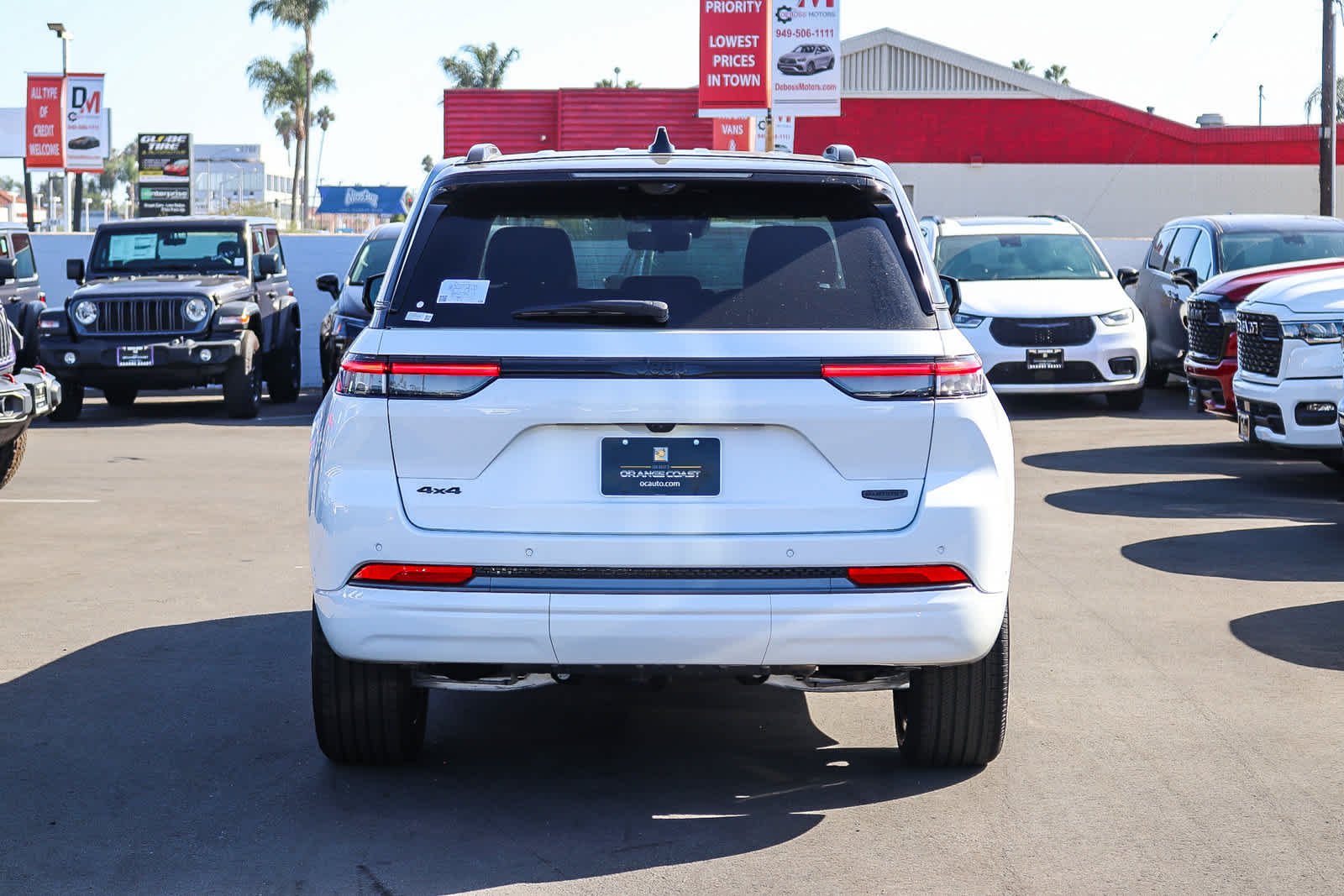 New 2027 Bright White Clear-Coat Paint Jeep Summit image 5