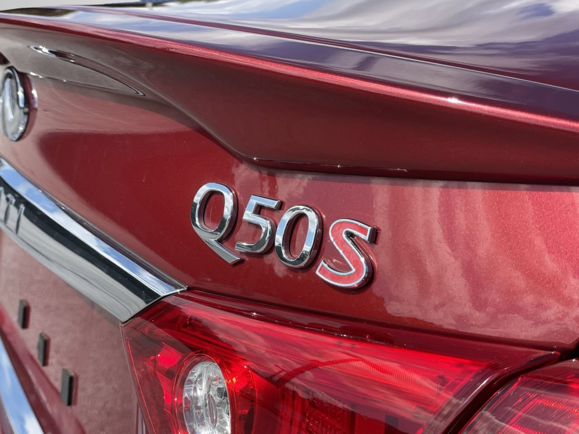 Used 2015 Venetian Ruby INFINITI Sport image 34