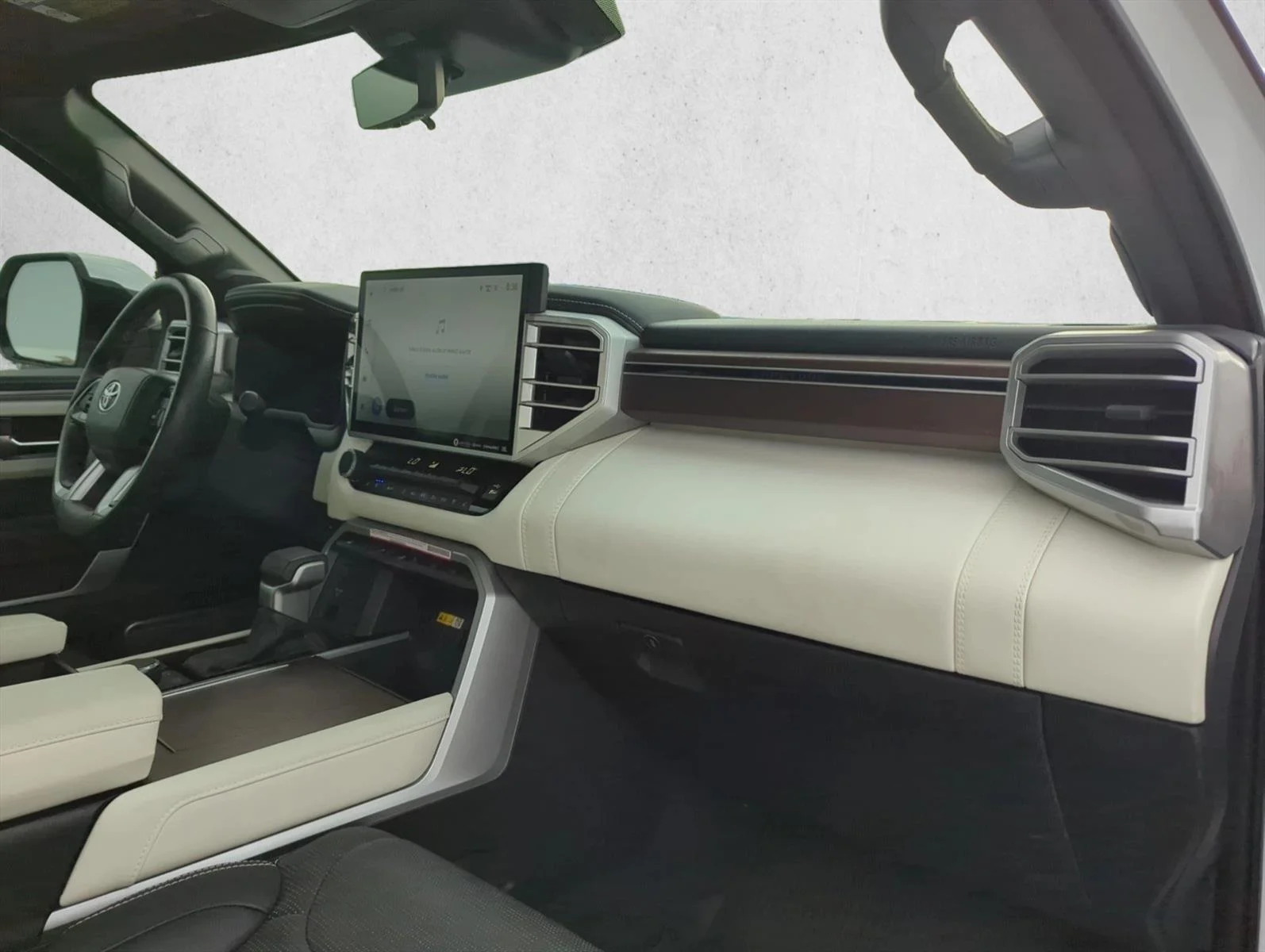 Used 2024 Wind Chill Pearl Toyota Capstone Hybrid image 26