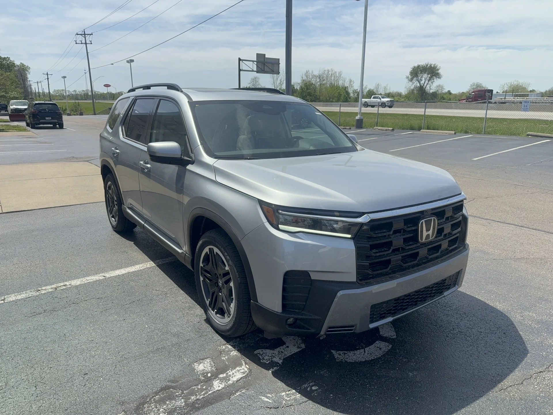 New 2026 Solar Silver Metallic Honda Touring Blackout image 3