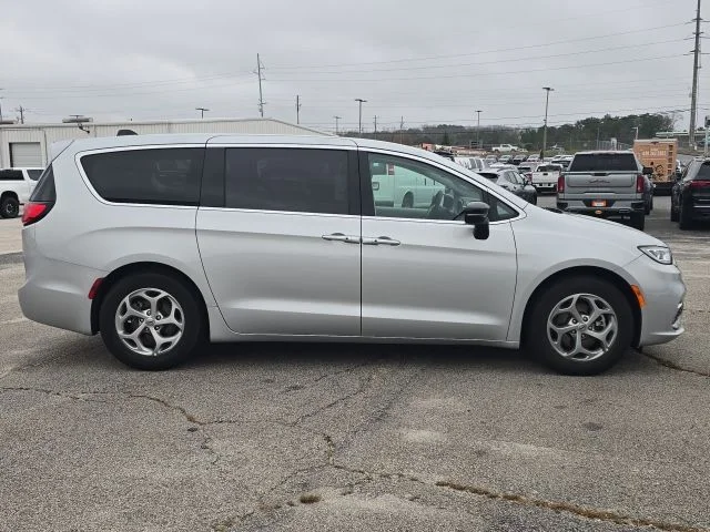 Used 2024 Silver Chrysler Limited image 6