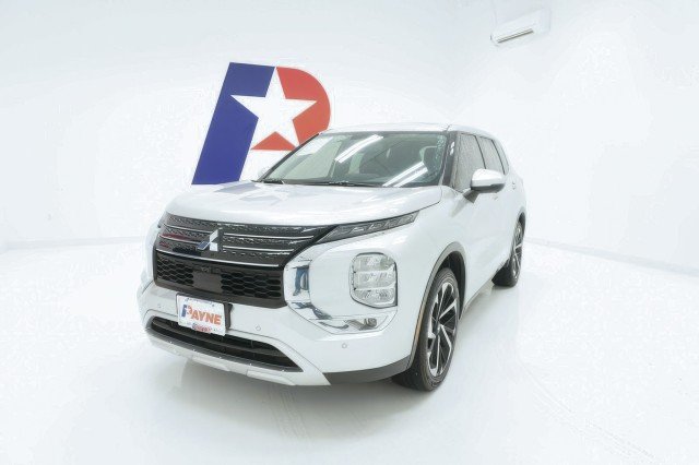 2024 Mitsubishi Outlander SE 2WD's photo