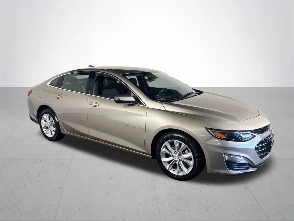 Used 2025 Gray Chevrolet LT image 4