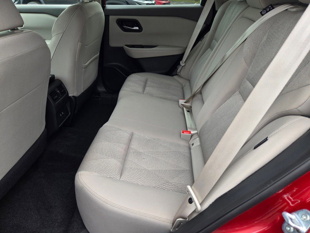 2025 Nissan Rogue SV - Photo 17