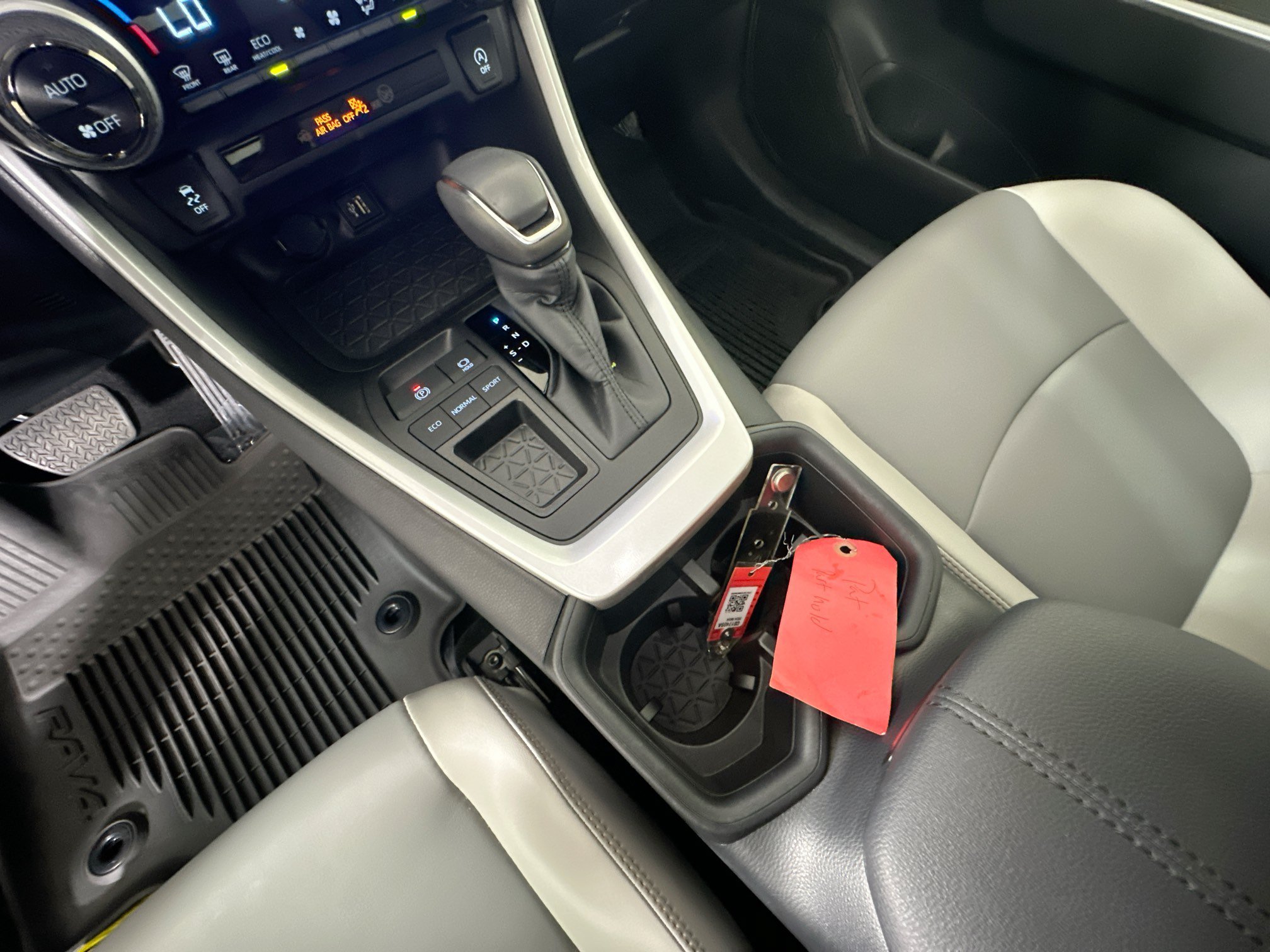 Used 2024 Pearl Toyota XLE Premium image 22