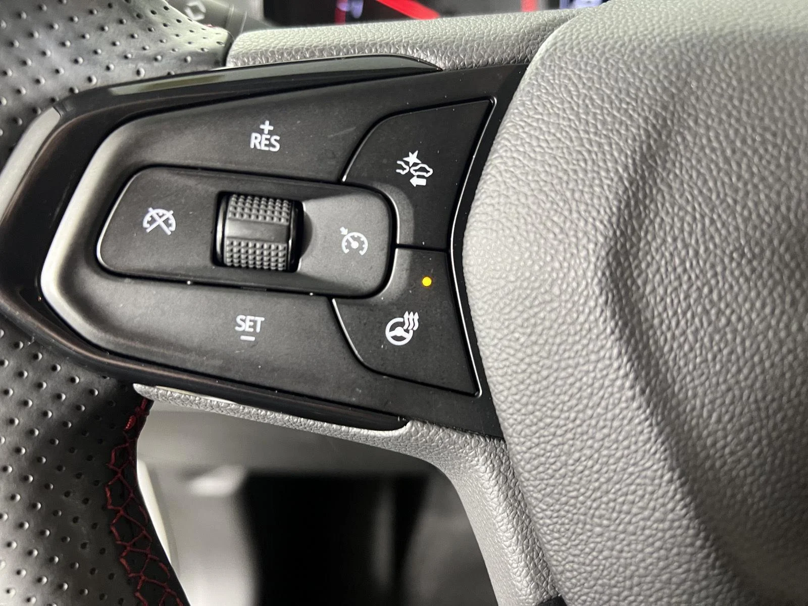 Used 2025 Summit White Chevrolet 1RS image 26