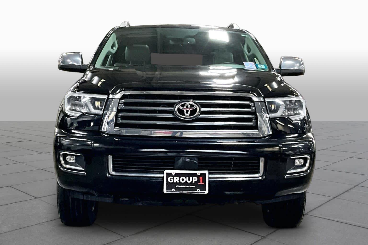 Used 2018 Midnight Black Metallic Toyota Limited image 4