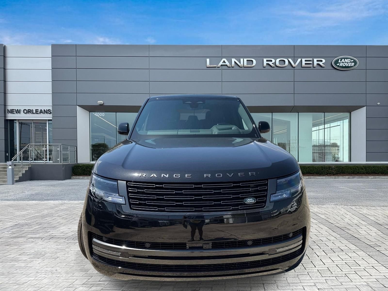 New 2026 Santorini Black LAND ROVER SE 7 Seats image 4