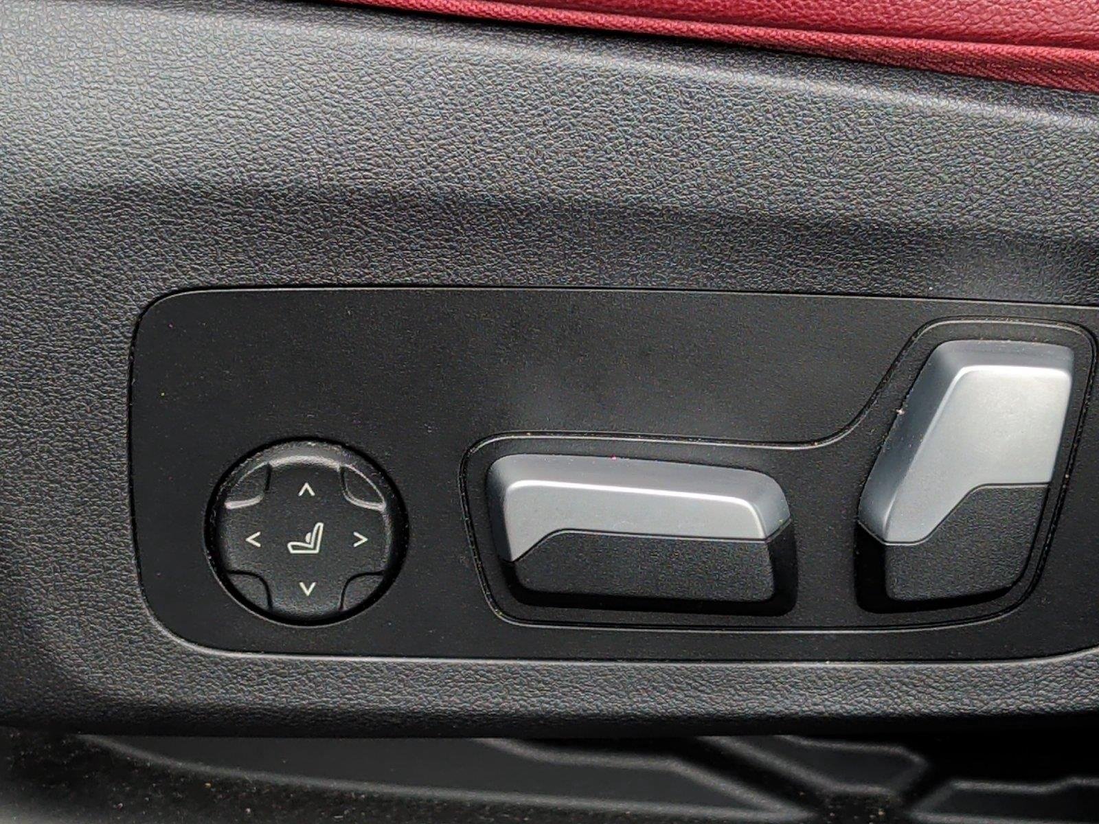 Used 2022 Black Sapphire Metallic BMW xDrive30i image 16