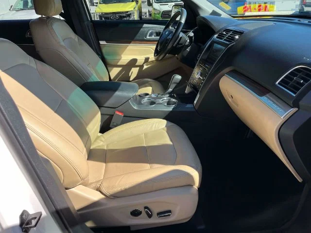 Used 2016 White Ford Limited image 25