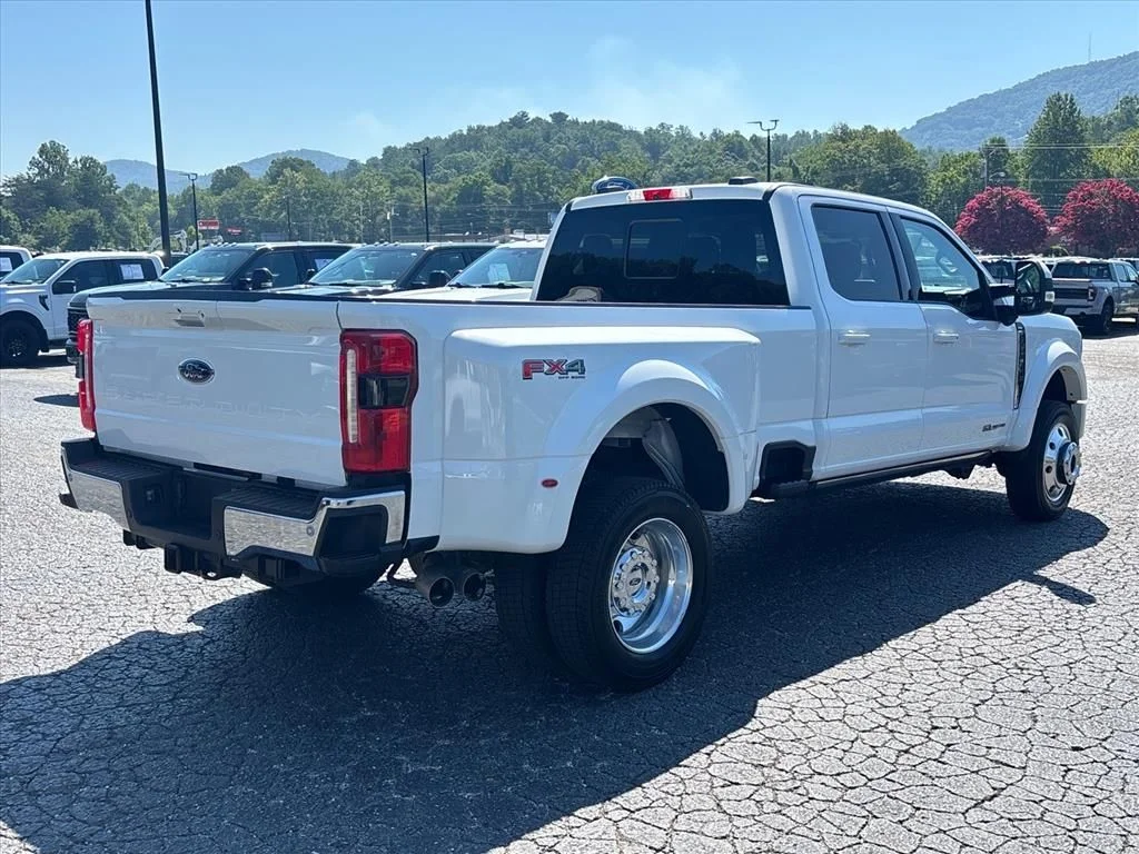 Used 2023 White Ford Lariat image 8