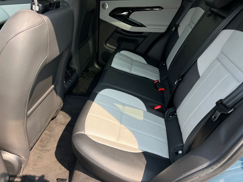 Used 2024  Land Rover Dynamic image 21