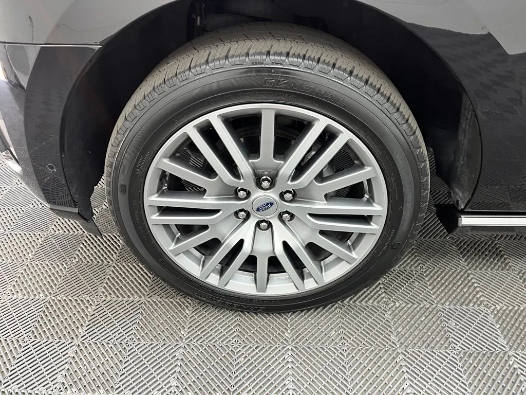 Used 2022 Black Ford Platinum image 17