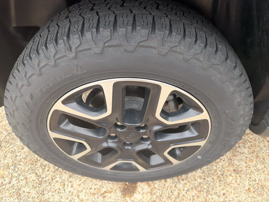 Used 2020 Gray Jeep Trailhawk image 14