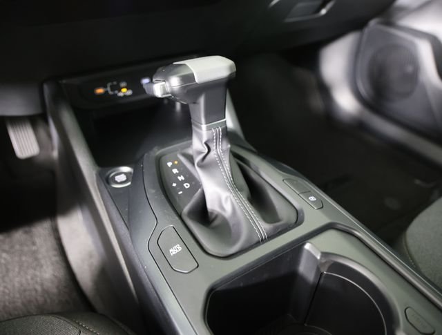 New 2025 Steel Gray Kia LXS image 17