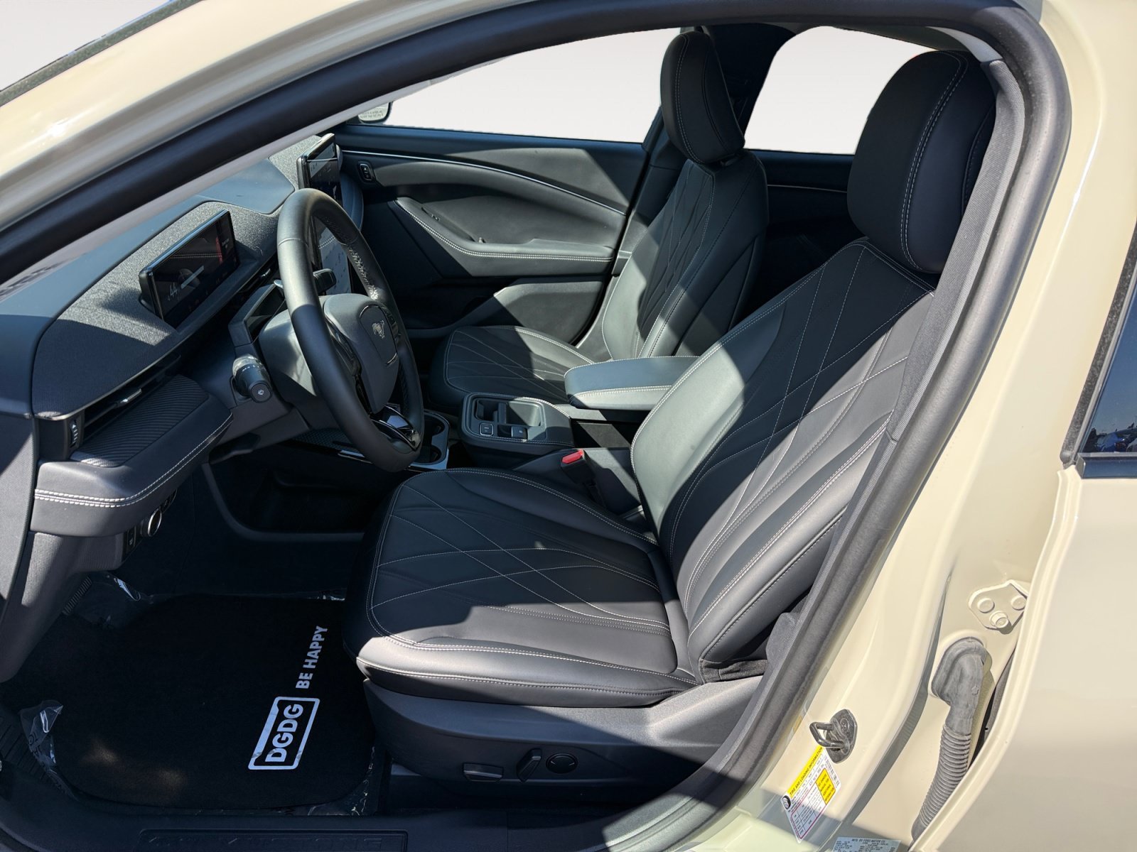 Certified Used 2025 Beige Ford Select image 10