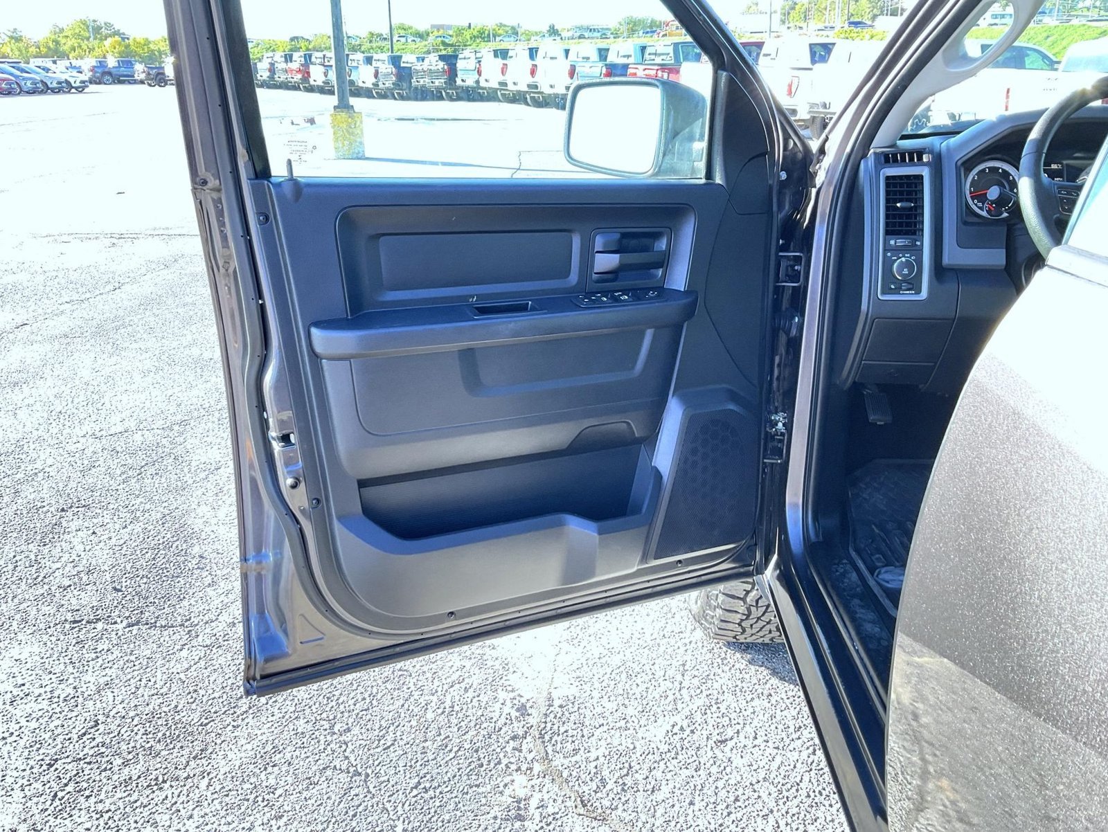 Used 2015 Gray Ram Express image 9