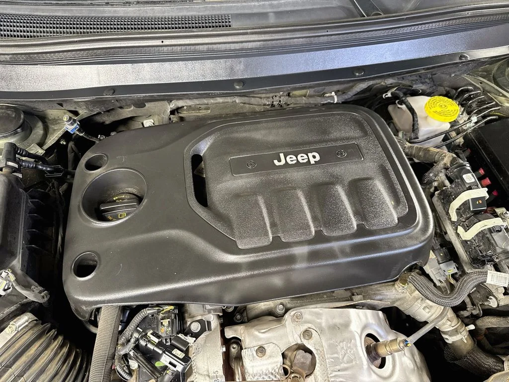Used 2019 Green Jeep Latitude Plus image 37