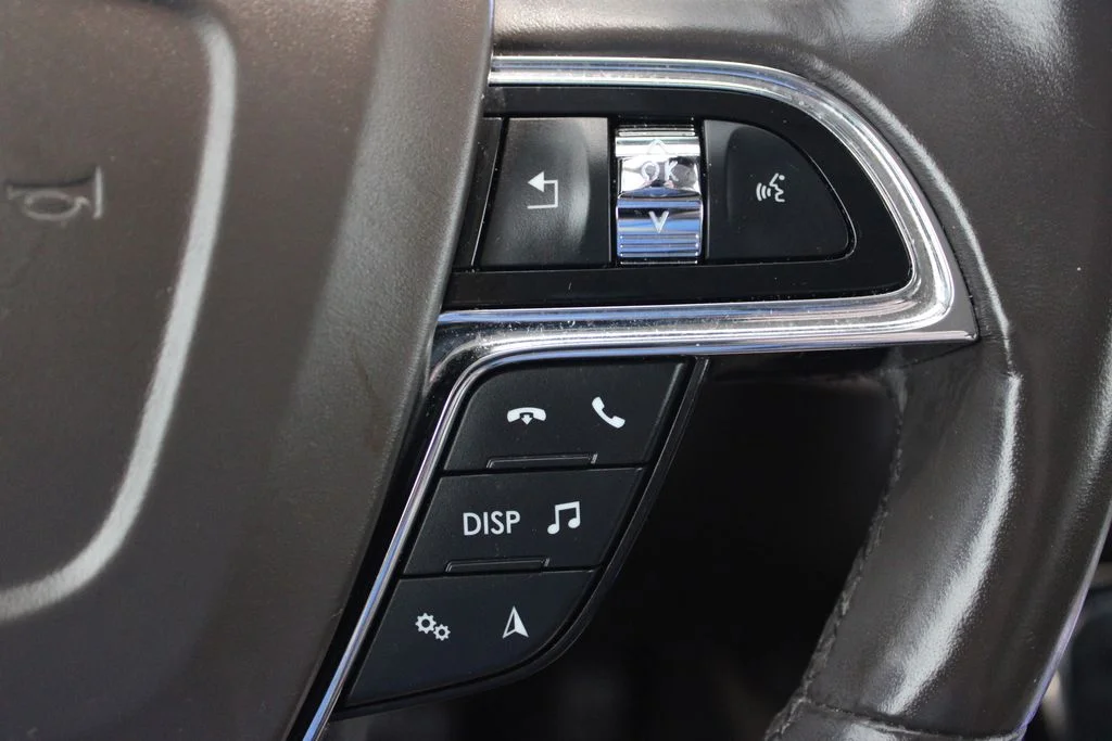 Used 2021 Blue Lincoln Reserve image 22