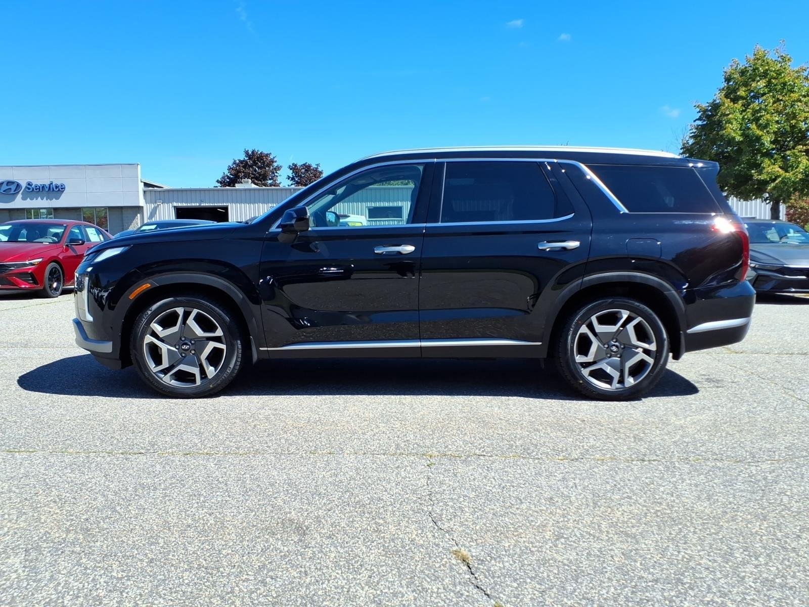 Certified Used 2024 Abyss Black Pearl Hyundai SEL 7P image 9