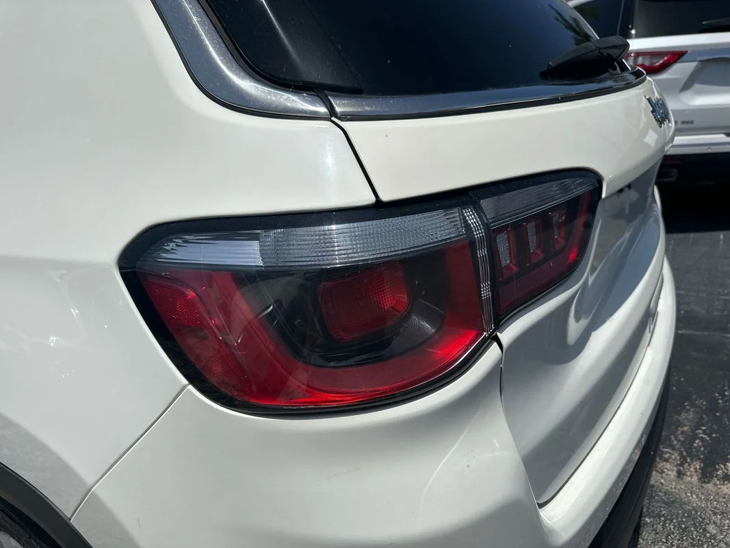 Used 2019  Jeep Latitude FWD image 14
