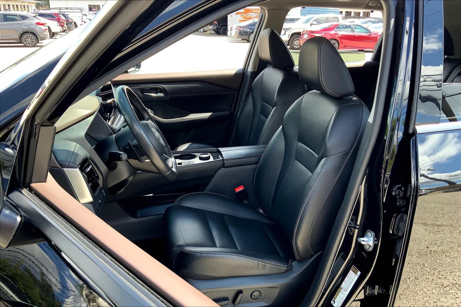 Used 2023 Super Black Nissan SL image 8
