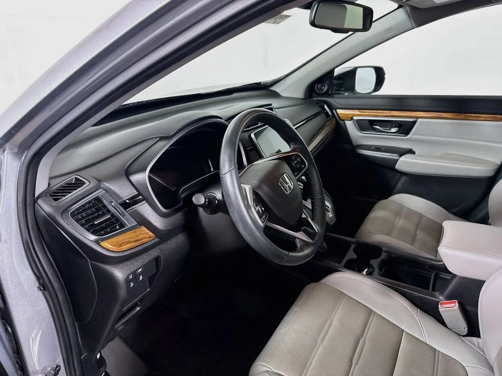 Used 2019 Lunar Silver Metallic Honda Touring image 9