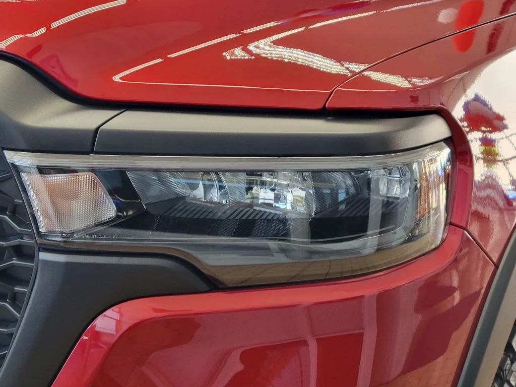 New 2026 Molten Red Pearl-Coat Exterior Paint RAM Rebel image 25