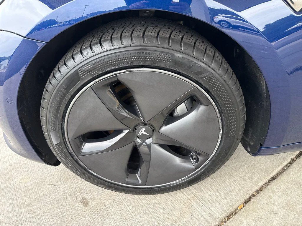 Used 2018 Deep Blue Metallic Tesla Long Range image 9