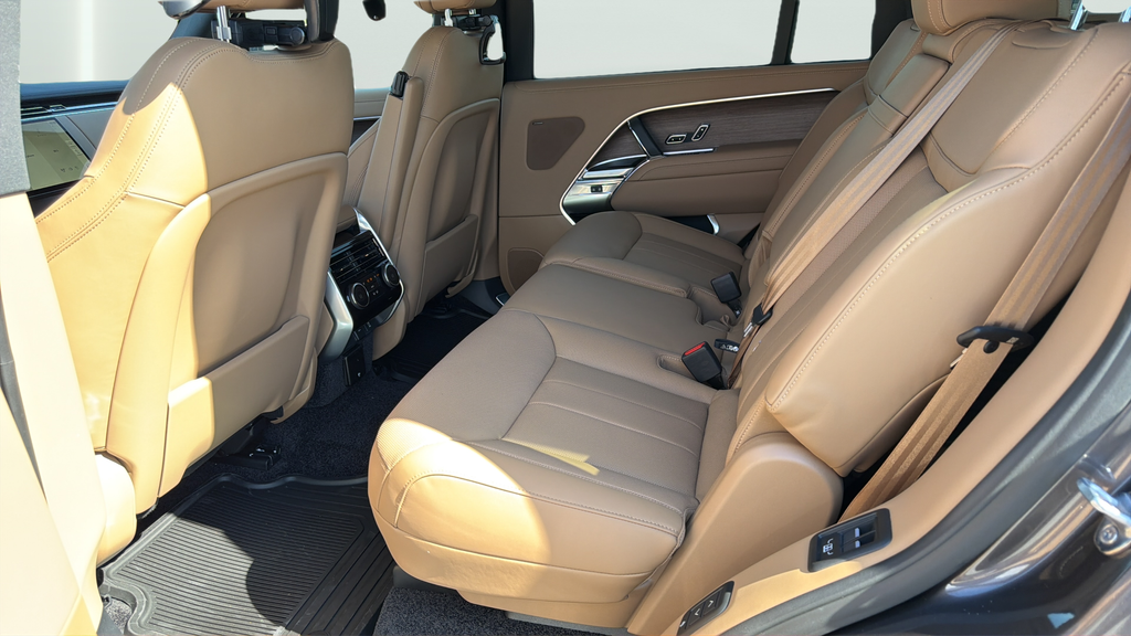 New 2026 Charente Grey Land Rover SE image 18