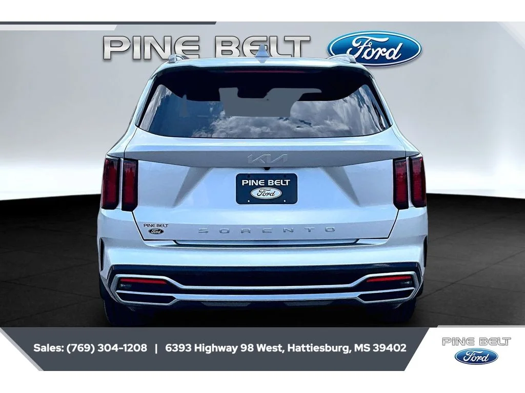 Used 2022 Sparkling Silver Kia S image 4